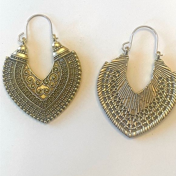 Bohemia Hollow Out Heart Shaped Earrings - Picture 2 of 2